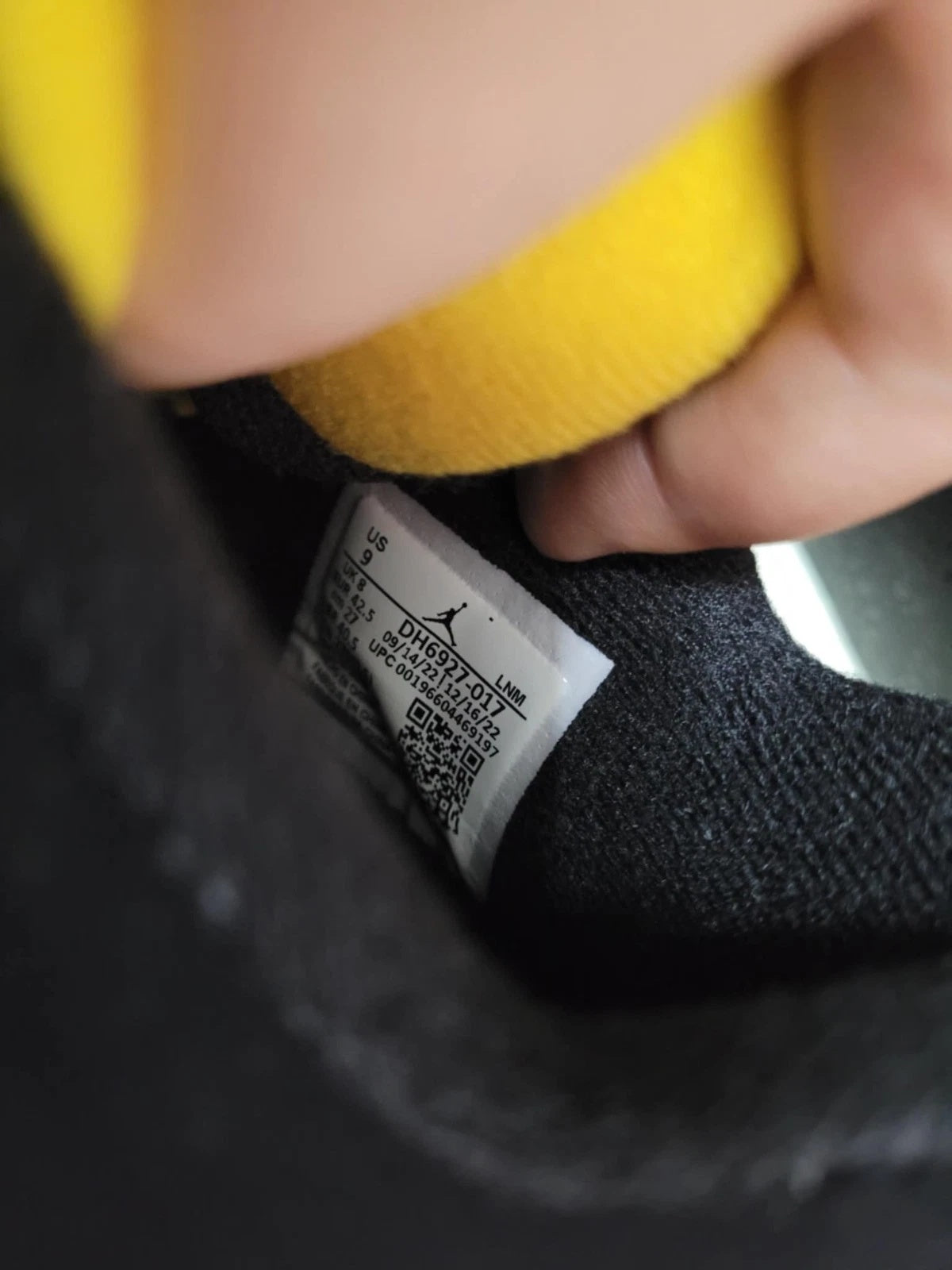 Jordan 4 Retro Black Tour Yellow DH6927-017